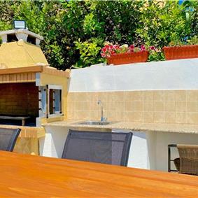 5 bedroom villa with pool, near Acharavi, sleeps 9